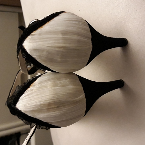 Gently Worn B/W Ruffle Trim Open-Toe Dress Shoe with platform  Shoe by Metaphor - Picture 3 of 16